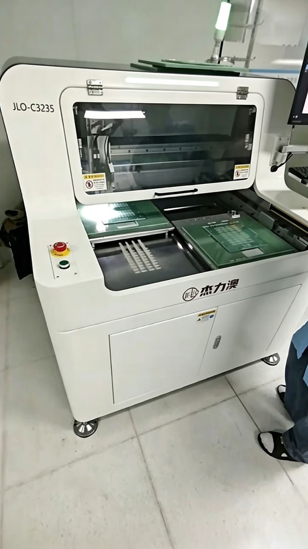 Router & Saw Integrated PCB